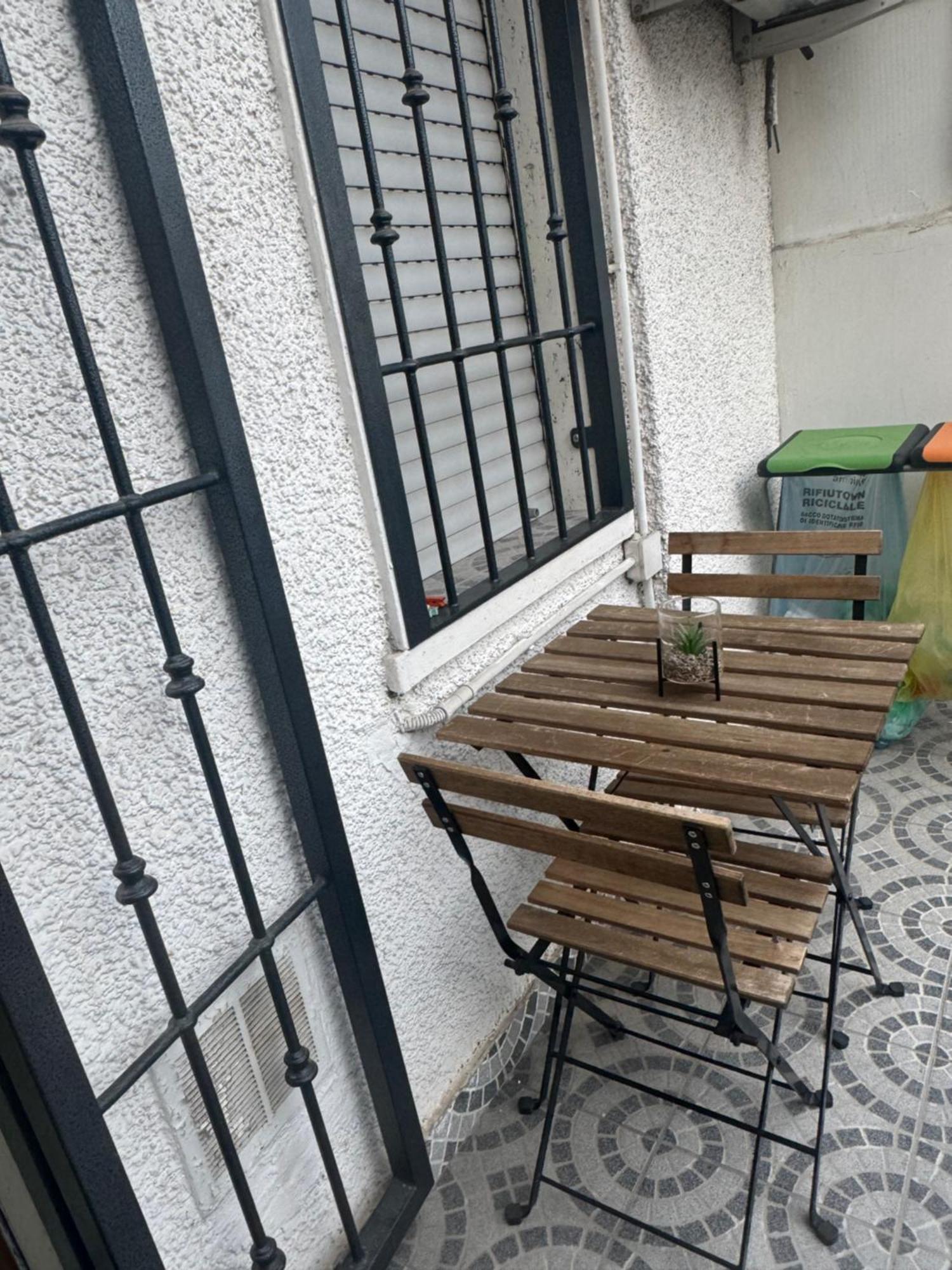 Casa Alessio - Elegante Appartamento Nel Cuore Di เชซาโน มาแดร์โน ภายนอก รูปภาพ