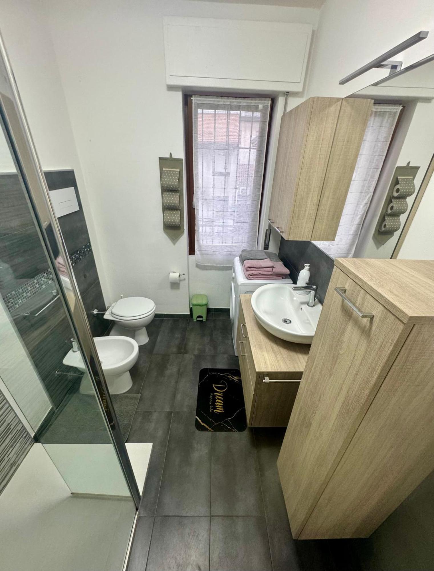 Casa Alessio - Elegante Appartamento Nel Cuore Di เชซาโน มาแดร์โน ภายนอก รูปภาพ