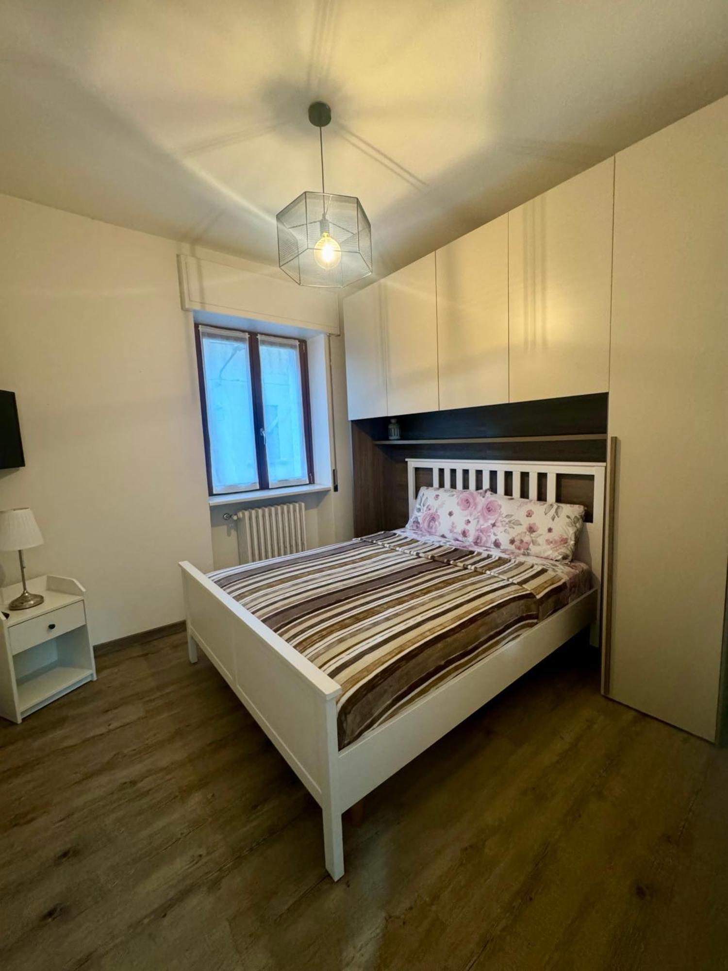 Casa Alessio - Elegante Appartamento Nel Cuore Di เชซาโน มาแดร์โน ภายนอก รูปภาพ